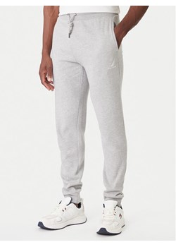 Nautica Spodnie dresowe Nampa N1T04063 Szary Regular Fit ze sklepu MODIVO w kategorii Spodnie męskie - zdjęcie 187052256