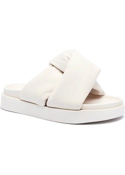 INUIKII Skórzane klapki soft crossed - id: IN242W000012007 - marki Inuikii - 187058405 INUIKII Skórzane klapki soft crossed ze sklepu Gomez Fashion Store w kategorii Klapki damskie - zdjęcie 187058405