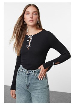trendyol Koszulka w kolorze czarnym - id: 17690531 - marki Trendyol - 187187958 trendyol Koszulka w kolorze czarnym ze sklepu Limango Polska w kategorii Bluzki damskie - zdjęcie 187187958