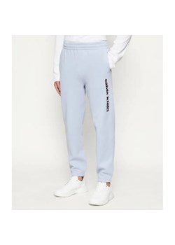 Calvin Klein Spodnie dresowe RETRO | Regular Fit - id: CK261M000033F23 - marki Calvin Klein - 187192846 Calvin Klein Spodnie dresowe RETRO | Regular Fit ze sklepu Gomez Fashion Store w kategorii Spodnie męskie - zdjęcie 187192846