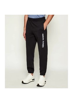 Calvin Klein Spodnie dresowe RETRO | Regular Fit ze sklepu Gomez Fashion Store w kategorii Spodnie męskie - zdjęcie 187201125