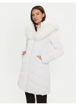 Guess Kurtka zimowa New Oxana W4BL61 WGLZ0 Biały Regular Fit ze sklepu MODIVO w kategorii Kurtki damskie - zdjęcie 187201269