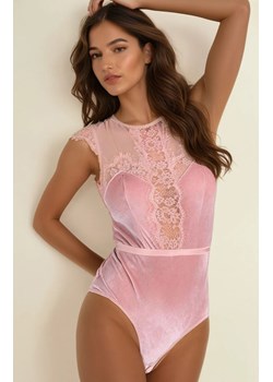 Welurowe body damskie z koronką Jadore, Kolor róż pudrowy, Rozmiar S/M, LivCo Corsetti Fashion ze sklepu Intymna w kategorii Body damskie - zdjęcie 187210859