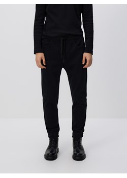 Reserved - Jeansy jogger fit - czarny - id: WM863-99J - marki Reserved - 187217255 Reserved - Jeansy jogger fit - czarny ze sklepu Reserved w kategorii Jeansy męskie - zdjęcie 187217255