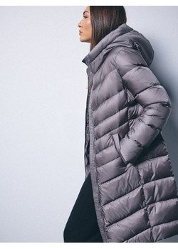 Mohito - Pikowany szary płaszcz z naturalnym puchem - szary ze sklepu Mohito w kategorii Płaszcze damskie - zdjęcie 187218869
