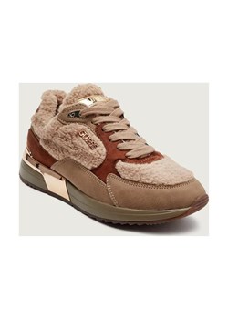 Guess Sneakersy MOXEA17 | shearling - id: GU255W000286692 - marki Guess - 187219957 Guess Sneakersy MOXEA17 | shearling ze sklepu Gomez Fashion Store w kategorii Buty sportowe damskie - zdjęcie 187219957