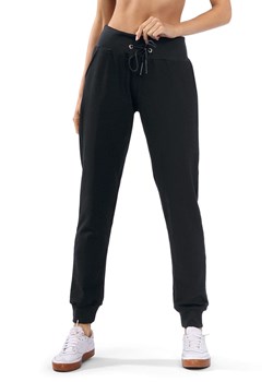 Spodnie dres Reviver F9506 czarny - id: 39510 - marki Reviver - 187229008 Spodnie dres Reviver F9506 czarny ze sklepu kontri.pl w kategorii Spodnie damskie - zdjęcie 187229008