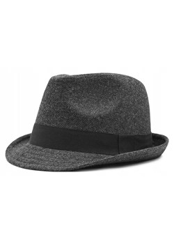 Męski Kapelusz z Wełną, Jesień-Zima, Trilby -Pako Jeans- Grafit, Jodełka CPAPJNSKAPELUSZzim22 - id: 24253 - marki Just yuppi - 187229095 Męski Kapelusz z Wełną, Jesień-Zima, Trilby -Pako Jeans- Grafit, Jodełka CPAPJNSKAPELUSZzim22 ze sklepu JegoSzafa.pl w kategorii Kapelusze męskie - zdjęcie 187229095