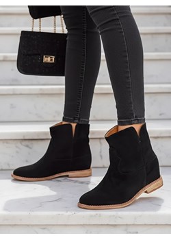 Royalfashion Botki a'la kowbojki na krytym koturnie Blueston - id: 536998 - marki Royalfashion.pl - 187234378 Royalfashion Botki a'la kowbojki na krytym koturnie Blueston ze sklepu royalfashion.pl w kategorii Botki - zdjęcie 187234378