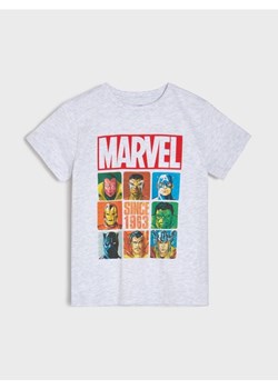 Sinsay - Bawełniana koszulka z nadrukiem Avengers - szary ze sklepu Sinsay w kategorii T-shirty chłopięce - zdjęcie 187236268