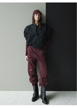 G-Star Raw Spodnie materiałowe Cargo 3D D27025-D388 Fioletowy Boyfriend Fit ze sklepu MODIVO w kategorii Spodnie damskie - zdjęcie 187238166