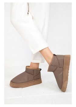 trendyol Botki w kolorze brązowym ze sklepu Limango Polska w kategorii Śniegowce damskie - zdjęcie 187240027