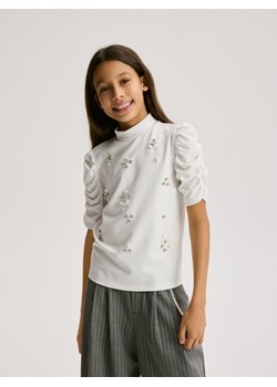 Reserved - Elegancka bluzka z wiskozy - złamana biel - id: 495FT-01X - marki Reserved - 187240779 Reserved - Elegancka bluzka z wiskozy - złamana biel ze sklepu Reserved w kategorii Bluzki dziewczęce - zdjęcie 187240779