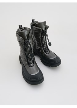 Reserved - Ocieplane śniegowce z wiązaniem - czarny ze sklepu Reserved w kategorii Buty zimowe dziecięce - zdjęcie 187242309