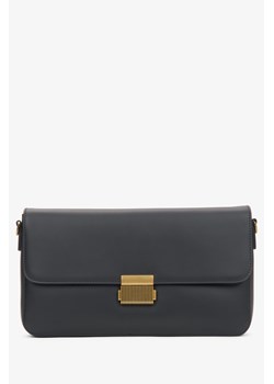 Estro: Czarna listonoszka damska ze skóry naturalnej ze złotymi okuciami - id: 15271220805980 - marki Estro - 187250145 Estro: Czarna listonoszka damska ze skóry naturalnej ze złotymi okuciami ze sklepu Estro w kategorii Listonoszki - zdjęcie 187250145