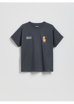 Reserved - T-shirt Kubuś Puchatek - ciemnoszary - id: 555GW-90X - marki Reserved - 187258187 Reserved - T-shirt Kubuś Puchatek - ciemnoszary ze sklepu Reserved w kategorii Bluzki dziewczęce - zdjęcie 187258187