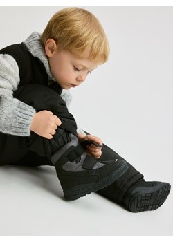 Reserved - Wodoodporne buty na rzepy - czarny - id: 663GO-99X - marki Reserved - 187258297 Reserved - Wodoodporne buty na rzepy - czarny ze sklepu Reserved w kategorii Buty zimowe dziecięce - zdjęcie 187258297