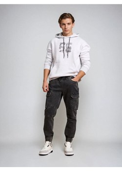 Sinsay - Jeansy regular jogger cargo - szary - id: 452FB-90J - marki Sinsay - 187266325 Sinsay - Jeansy regular jogger cargo - szary ze sklepu Sinsay w kategorii Jeansy męskie - zdjęcie 187266325