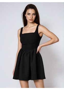 Sinsay - Sukienka na ramiączkach z dekoltem karo - czarny - id: 709FI-99X - marki Sinsay - 187266437 Sinsay - Sukienka na ramiączkach z dekoltem karo - czarny ze sklepu Sinsay w kategorii Sukienki - zdjęcie 187266437