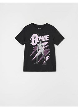 Sinsay - Bawełniana koszulka z nadrukiem David Bowie - czarny - id: 8112J-99X - marki Sinsay - 187266488 Sinsay - Bawełniana koszulka z nadrukiem David Bowie - czarny ze sklepu Sinsay w kategorii Bluzki damskie - zdjęcie 187266488
