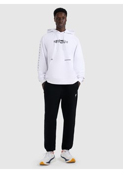 Męskie spodnie dresowe joggery 4F 4FRAW25TTROM1819 - czarne - id: 322272 - marki 4F - 187270338 Męskie spodnie dresowe joggery 4F 4FRAW25TTROM1819 - czarne ze sklepu Sportstylestory.com w kategorii Spodnie męskie - zdjęcie 187270338