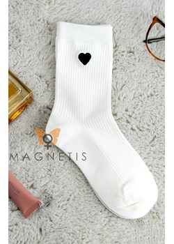Białe skarpetki w prążek z serduszkiem YN-5038, Kolor biały, Rozmiar uniwersalny, Magnetis ze sklepu Primodo w kategorii Skarpetki damskie - zdjęcie 187271637