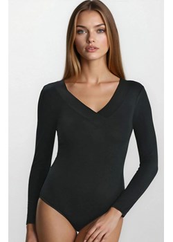 Klasyczne czarne body z dekoltem w serek Ossie 2438, Kolor czarny, Rozmiar L, Teyli - id: 179527 - marki Teyli - 187271977 Klasyczne czarne body z dekoltem w serek Ossie 2438, Kolor czarny, Rozmiar L, Teyli ze sklepu Intymna w kategorii Bluzki damskie - zdjęcie 187271977