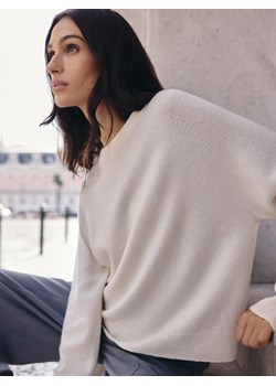 Mohito - Wełniany kremowy sweter - kremowy - id: 431EQ-01X - marki Mohito - 187274985 Mohito - Wełniany kremowy sweter - kremowy ze sklepu Mohito w kategorii Swetry damskie - zdjęcie 187274985