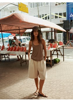 Reserved - Szorty z wiskozą - beżowy - id: 137AQ-08X - marki Reserved - 187275239 Reserved - Szorty z wiskozą - beżowy ze sklepu Reserved w kategorii Szorty - zdjęcie 187275239