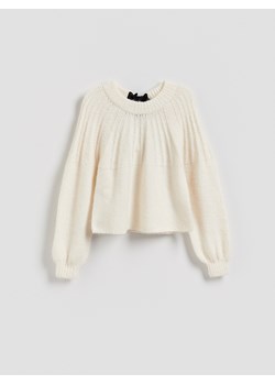Reserved - Sweter z kokardką z tyłu - złamana biel - id: 494HH-01X - marki Reserved - 187275438 Reserved - Sweter z kokardką z tyłu - złamana biel ze sklepu Reserved w kategorii Swetry damskie - zdjęcie 187275438