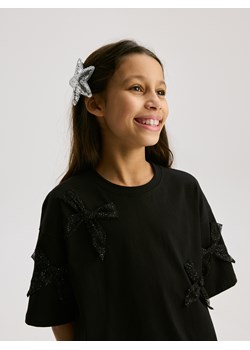 Reserved - T-shirt z kokardkami - czarny - id: 497FT-99X - marki Reserved - 187275445 Reserved - T-shirt z kokardkami - czarny ze sklepu Reserved w kategorii Bluzki dziewczęce - zdjęcie 187275445