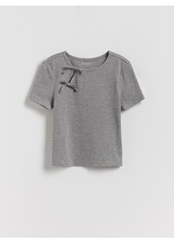 Reserved - Prążkowana bluzka z kokardkami - jasnoszary - id: 878GB-09M - marki Reserved - 187275597 Reserved - Prążkowana bluzka z kokardkami - jasnoszary ze sklepu Reserved w kategorii Bluzki dziewczęce - zdjęcie 187275597