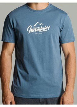 Sinsay - Koszulka regular z nadrukiem - szary - id: 825GP-58X - marki Sinsay - 187276365 Sinsay - Koszulka regular z nadrukiem - szary ze sklepu Sinsay w kategorii T-shirty męskie - zdjęcie 187276365