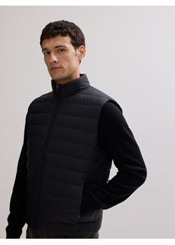 Reserved - Lekka pikowana kamizelka puchowa - czarny - id: 399GQ-99X - marki Reserved - 187276776 Reserved - Lekka pikowana kamizelka puchowa - czarny ze sklepu Reserved w kategorii Kamizelki męskie - zdjęcie 187276776