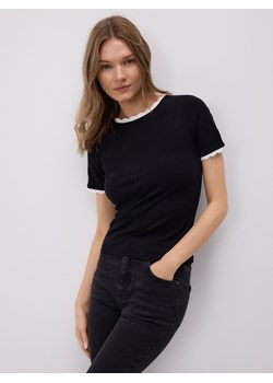 Reserved - T-shirt z ozdobną lamówką - czarny - id: 555GA-99X - marki Reserved - 187276845 Reserved - T-shirt z ozdobną lamówką - czarny ze sklepu Reserved w kategorii Bluzki damskie - zdjęcie 187276845