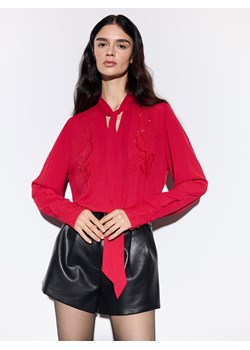 Mohito - Bluzka z wiskozy - czerwony - id: 874GX-33X - marki Mohito - 187279378 Mohito - Bluzka z wiskozy - czerwony ze sklepu Mohito w kategorii Bluzki damskie - zdjęcie 187279378