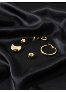 Sinsay - Kolczyki z błyszczącym wykończeniem 7 pack - złoty - id: 120FH-GLD - marki Sinsay - 187280677 Sinsay - Kolczyki z błyszczącym wykończeniem 7 pack - złoty ze sklepu Sinsay w kategorii Kolczyki - zdjęcie 187280677