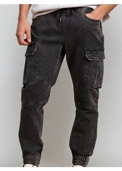 Sinsay - Jeansy regular jogger cargo - szary - id: 452FB-90J - marki Sinsay - 187280718 Sinsay - Jeansy regular jogger cargo - szary ze sklepu Sinsay w kategorii Jeansy męskie - zdjęcie 187280718