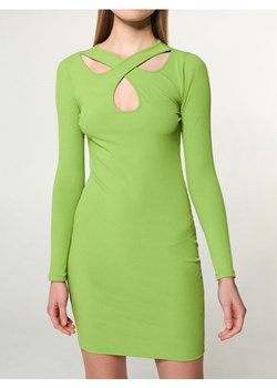 Sinsay - Prążkowana sukienka mini z długim rękawem i wycięciem przy dekolcie - zielony - id: 9178Q-71X - marki Sinsay - 187280809 Sinsay - Prążkowana sukienka mini z długim rękawem i wycięciem przy dekolcie - zielony ze sklepu Sinsay w kategorii Sukienki - zdjęcie 187280809