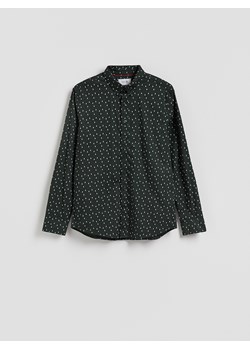 Reserved - Koszula slim fit w świąteczny wzór - ciemnozielony ze sklepu Reserved w kategorii Koszule męskie - zdjęcie 187281567