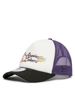 Czapka z daszkiem New Era NBA Graphic Trucker 60565435 Fioletowy - id: 0000304541131 - marki New Era - 187283969 Czapka z daszkiem New Era NBA Graphic Trucker 60565435 Fioletowy ze sklepu eobuwie.pl w kategorii Czapki z daszkiem męskie - zdjęcie 187283969