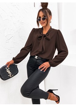 BLUZKA Z OZDOBNYM WIĄZANIEM PRZY SZYI- CZEKOLADOWA ze sklepu olika.com.pl w kategorii Bluzki damskie - zdjęcie 187284575