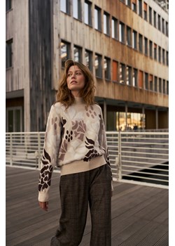 Wzorzysty sweter beżowy - id: 32281 - marki Moodo.pl - 187285008 Wzorzysty sweter beżowy ze sklepu Moodo.pl w kategorii Swetry damskie - zdjęcie 187285008