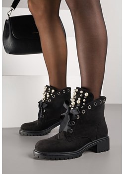 Czarne Botki z Imitacji Zamszu z Językiem Ozdobionym Perełkami i Cyrkoniami Jovirra - id: 401754 - marki born2be - 187290127 Czarne Botki z Imitacji Zamszu z Językiem Ozdobionym Perełkami i Cyrkoniami Jovirra ze sklepu born2be.pl w kategorii Botki - zdjęcie 187290127
