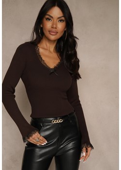 Brązowy Prążkowany Sweter z Wiskozą Kokardką i Koronką Tusrinae - id: MCY06034-448-COFFEE - marki Renee - 187290217 Brązowy Prążkowany Sweter z Wiskozą Kokardką i Koronką Tusrinae ze sklepu renee.pl w kategorii Swetry damskie - zdjęcie 187290217