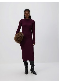 Reserved - Prążkowana sukienka z wiskozą - bordowy ze sklepu Reserved w kategorii Sukienki - zdjęcie 187290655