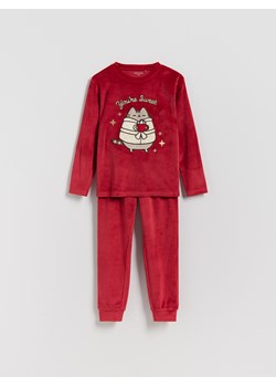 Reserved - Welurowa piżama Pusheen - czerwony - id: 617HK-33X - marki Reserved - 187290775 Reserved - Welurowa piżama Pusheen - czerwony ze sklepu Reserved w kategorii Piżamy dziecięce - zdjęcie 187290775
