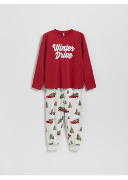 Reserved - Świąteczna piżama z nadrukiem - bordowy - id: 989HI-83X - marki Reserved - 187291169 Reserved - Świąteczna piżama z nadrukiem - bordowy ze sklepu Reserved w kategorii Piżamy dziecięce - zdjęcie 187291169