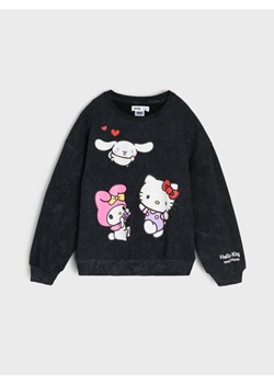 Sinsay - Bluza crewneck z nadrukiem Hello Kitty - czarny - id: 364DN-99X - marki Sinsay - 187291659 Sinsay - Bluza crewneck z nadrukiem Hello Kitty - czarny ze sklepu Sinsay w kategorii Bluzy chłopięce - zdjęcie 187291659
