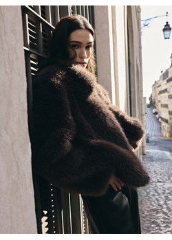 Mohito - Sztuczne czekoladowe futro - ciemnobrązowy ze sklepu Mohito w kategorii Futra damskie - zdjęcie 187292148